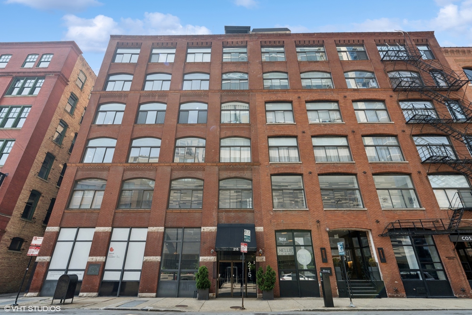 215 W Illinois Street Unit: 5C