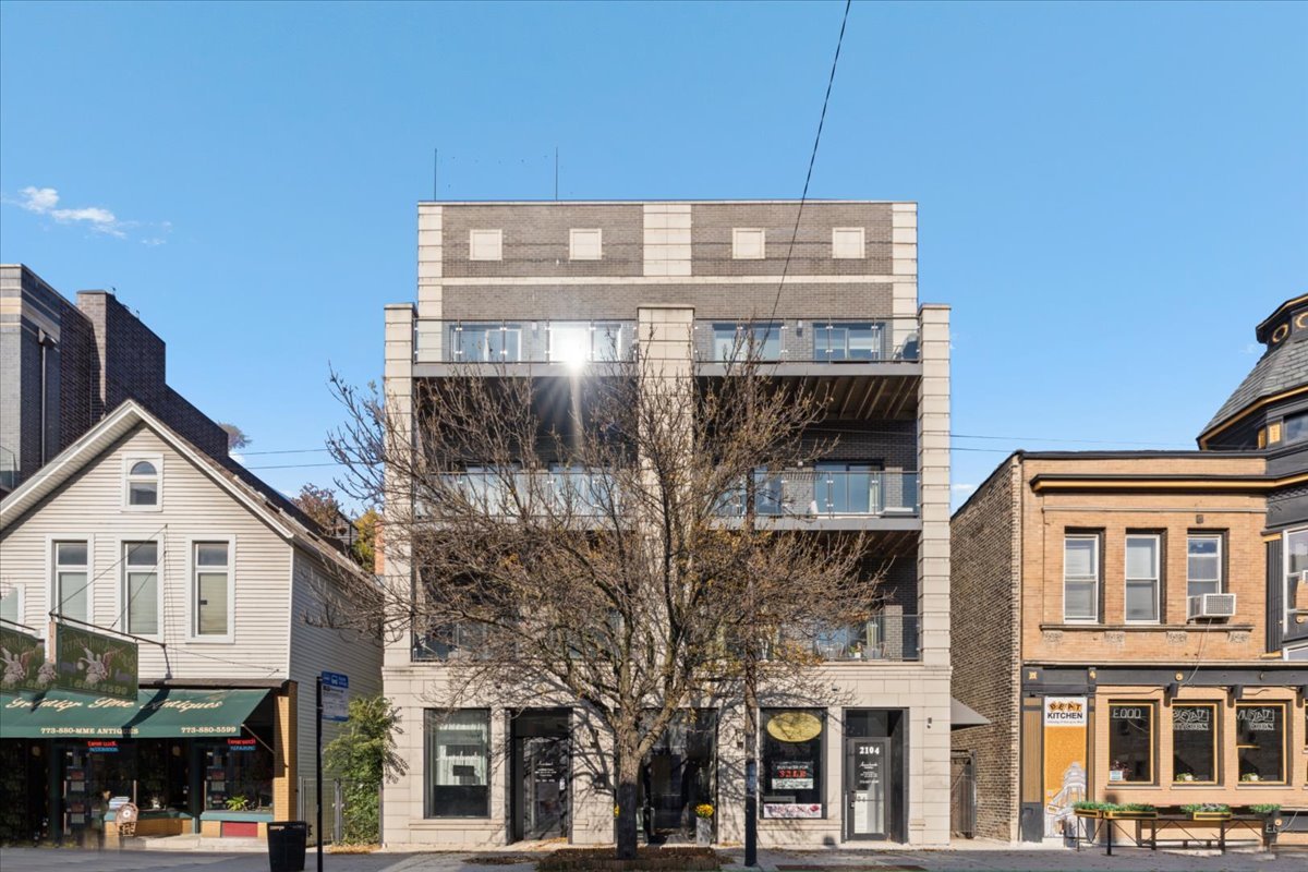 2104 W Belmont Avenue Unit: 4W