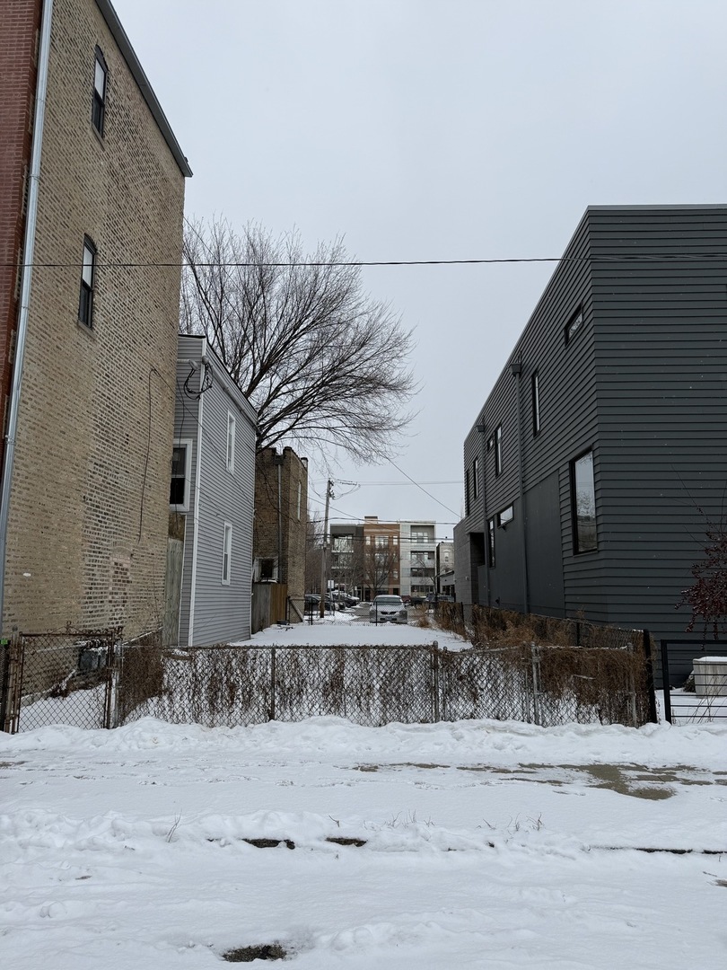 2050 W Superior Street