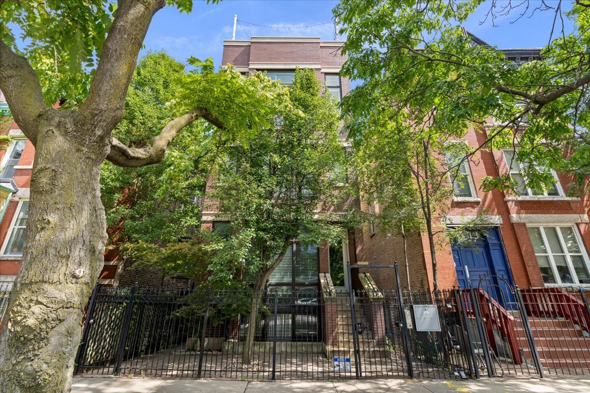 1515 N CLAREMONT Avenue Unit: 3