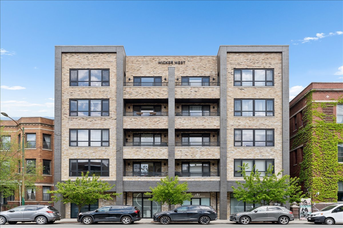 1523 N Western Avenue Unit: 4C
