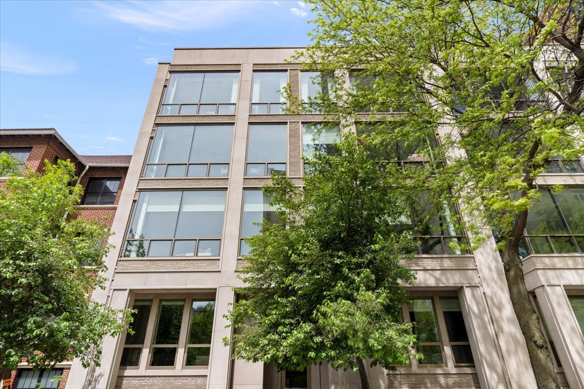 422 W Deming Place Unit: 4