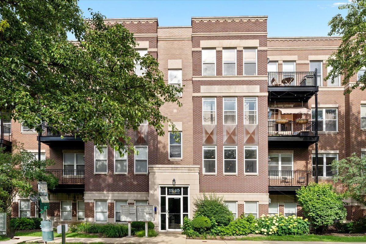 1245 N Orleans Street Unit: 902