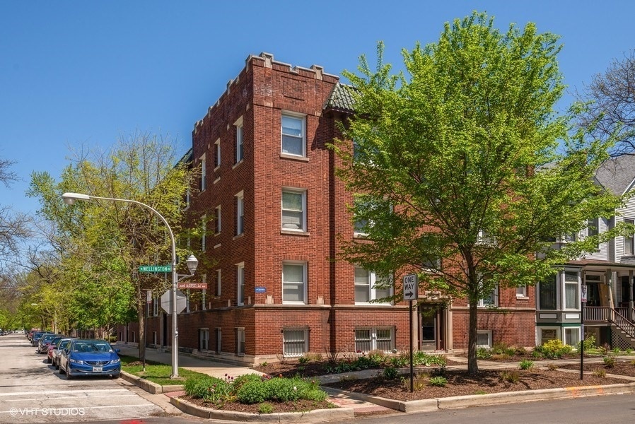 3007 N Clifton Avenue Unit: 302