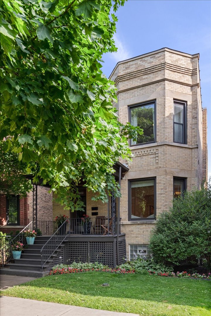 2206 W Eastwood Avenue Unit: 2