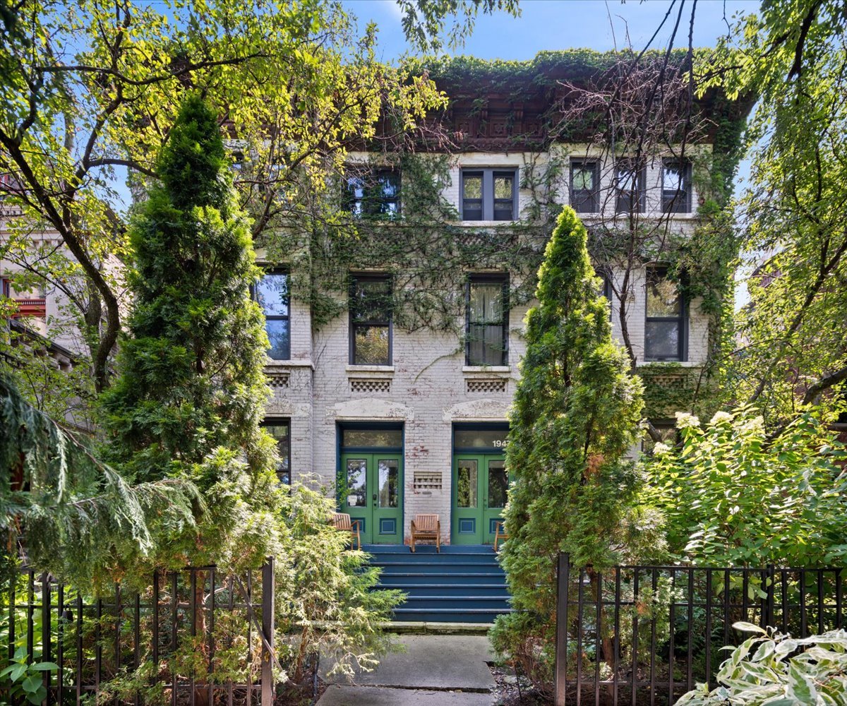 1945 W Schiller Street Unit: 1