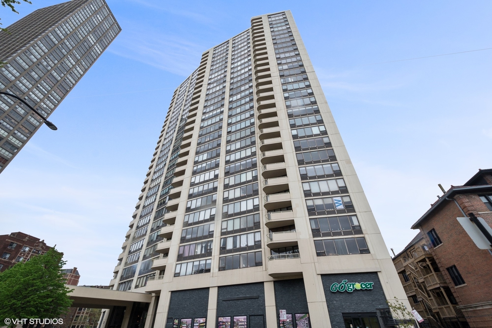 3930 N Pine Grove Avenue Unit: 815
