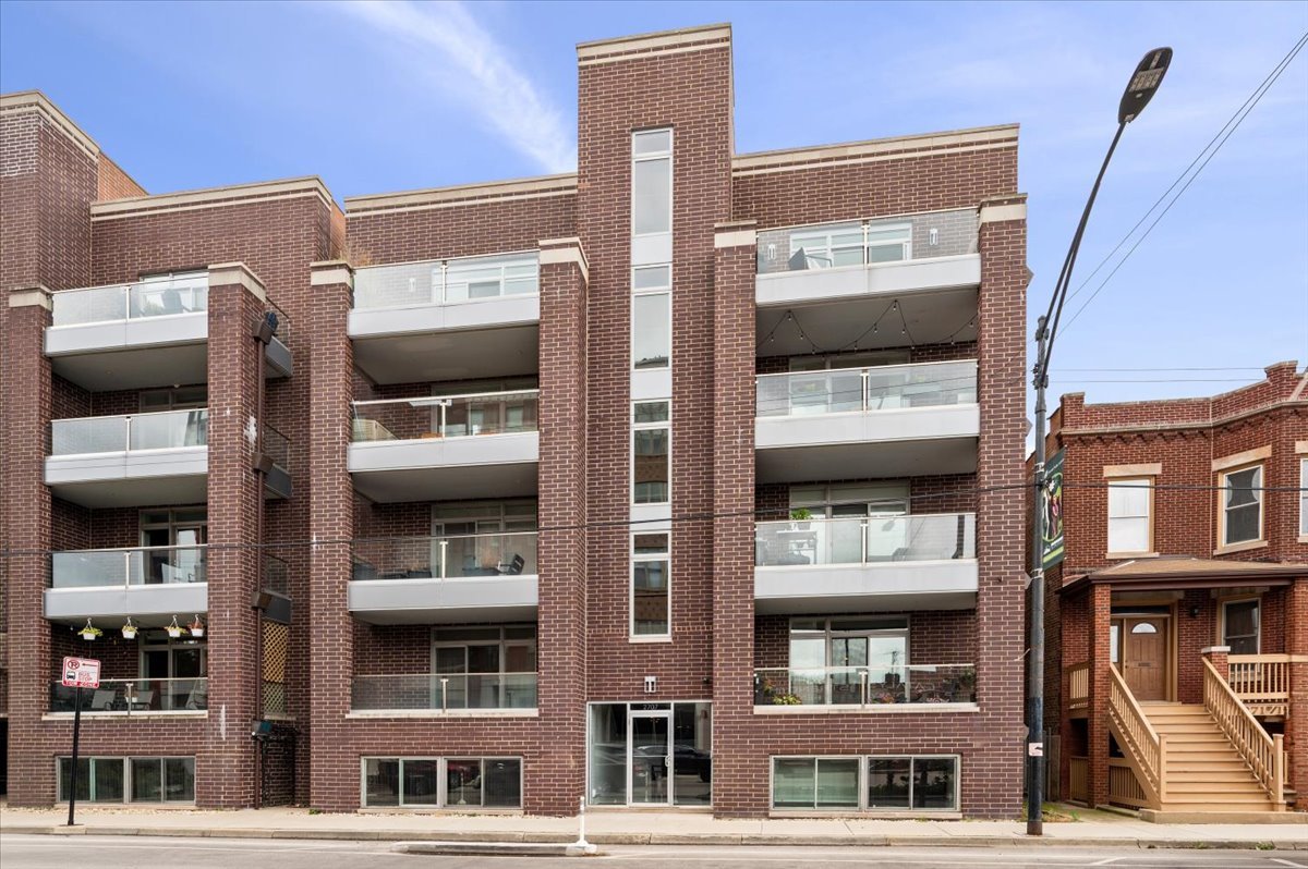 2707 W BELMONT Avenue Unit: 3W