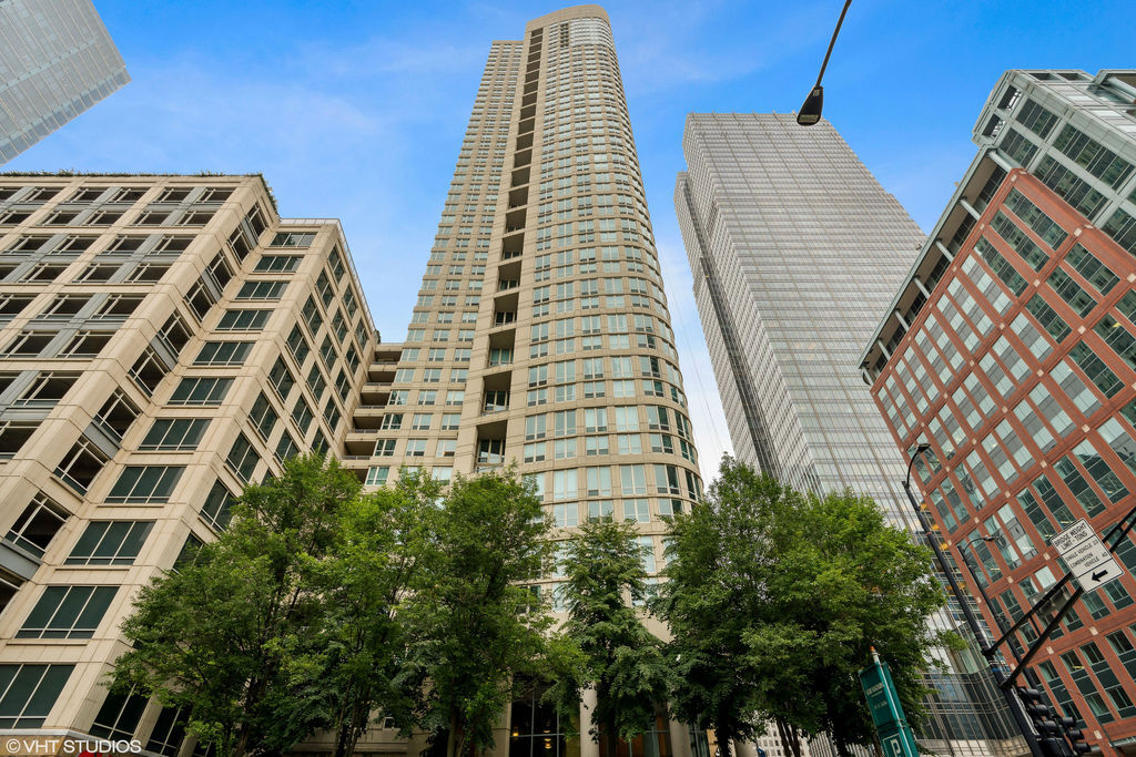 345 N LaSalle Drive Unit: 3302