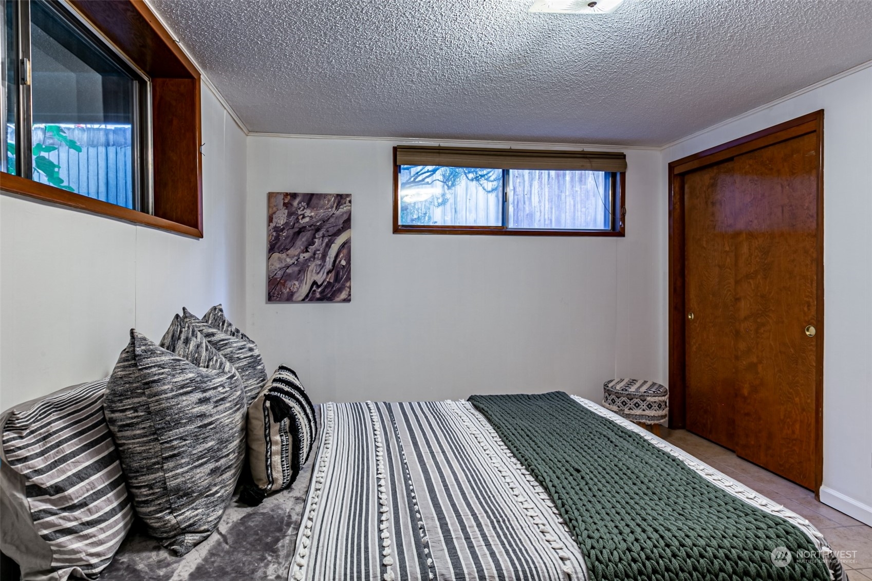 1807 N Vassault Street