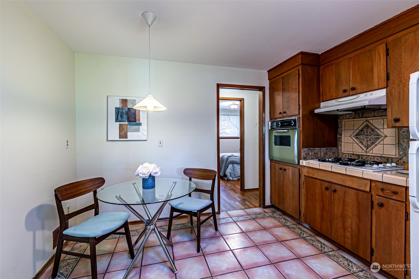 1807 N Vassault Street