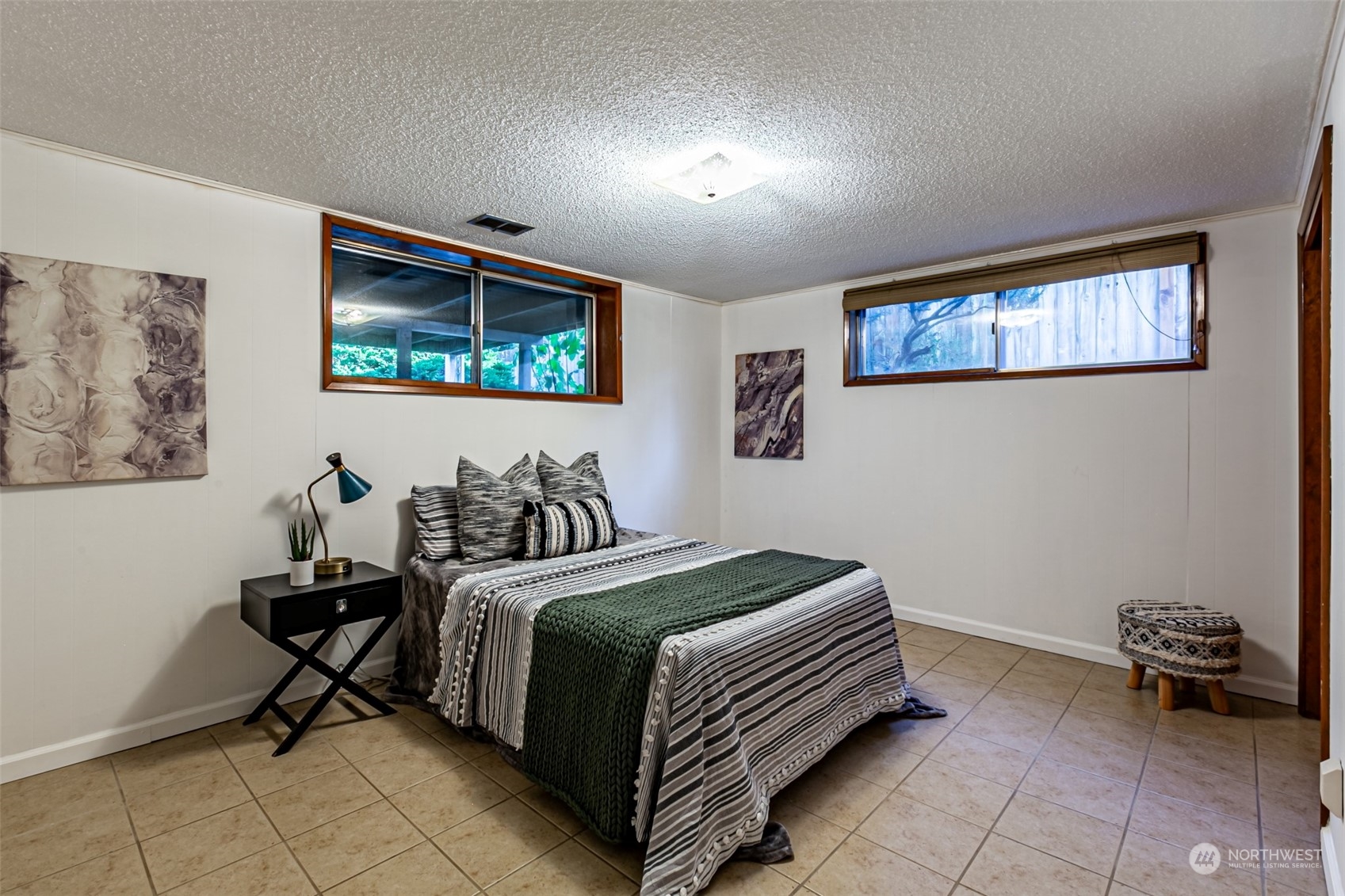 1807 N Vassault Street