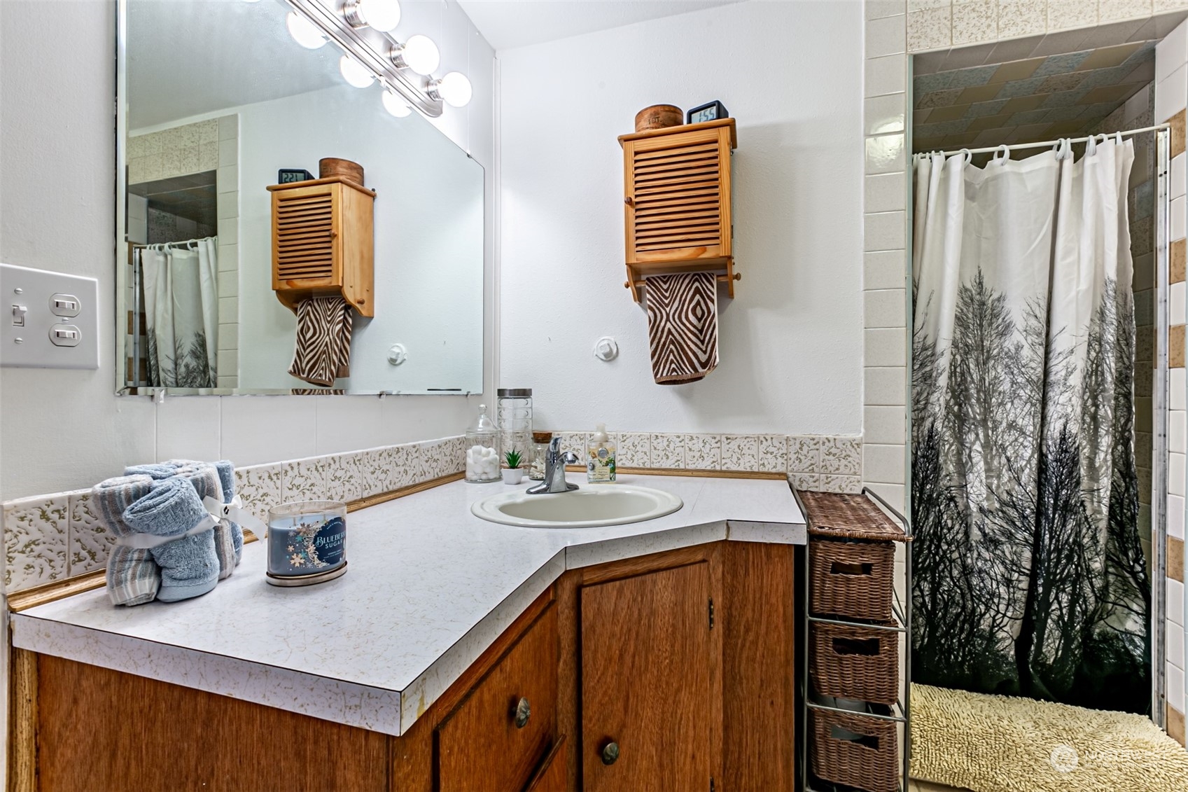 1807 N Vassault Street