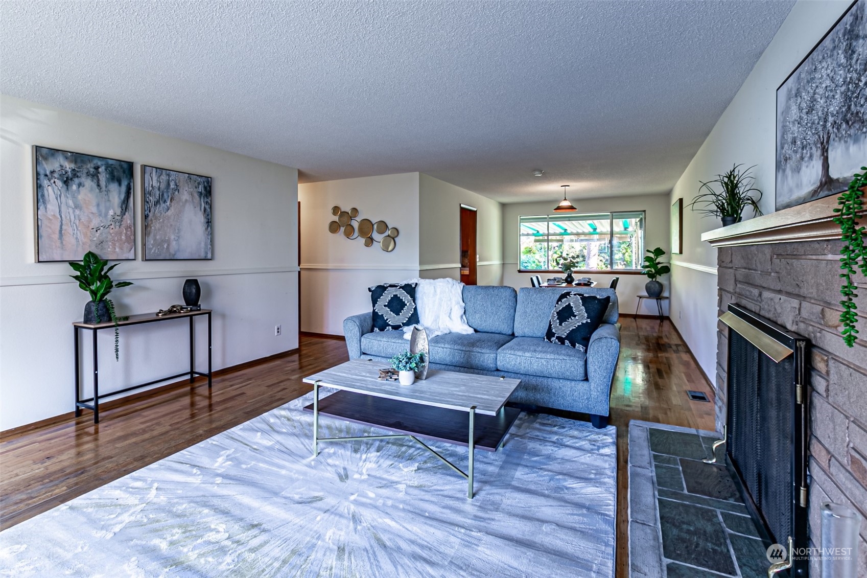 1807 N Vassault Street