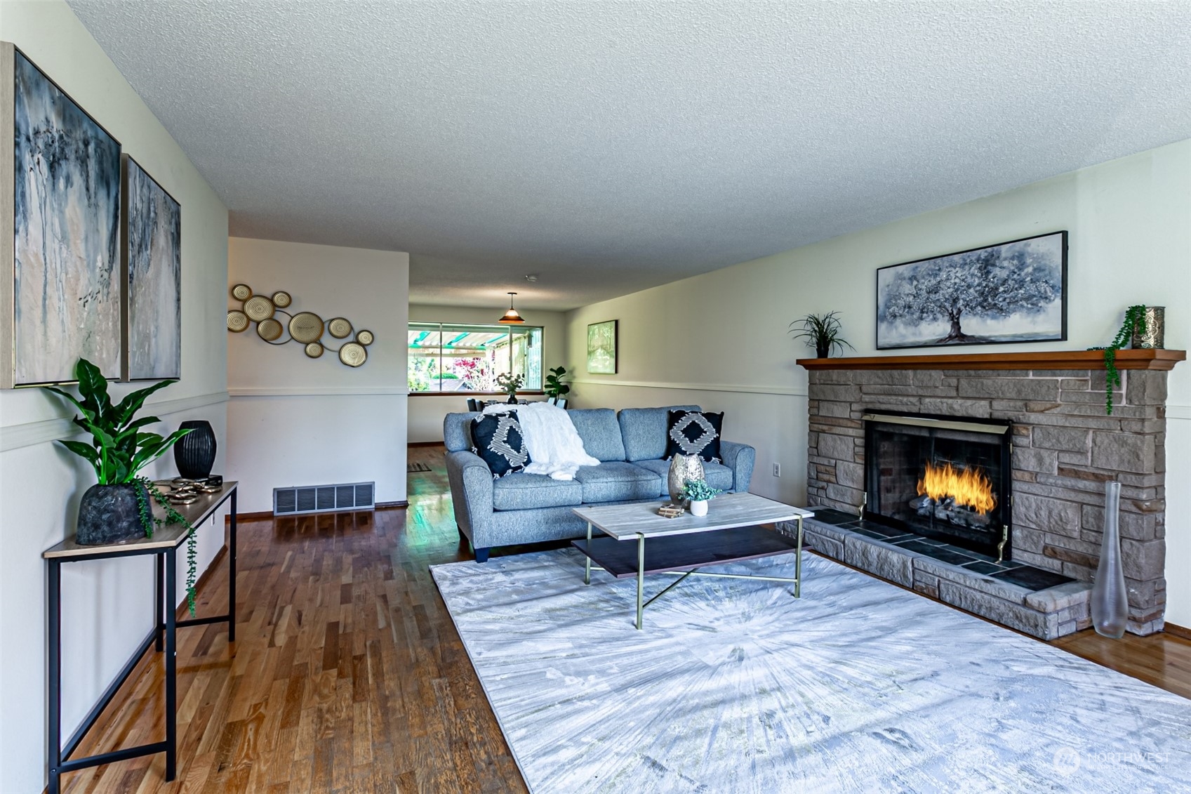 1807 N Vassault Street