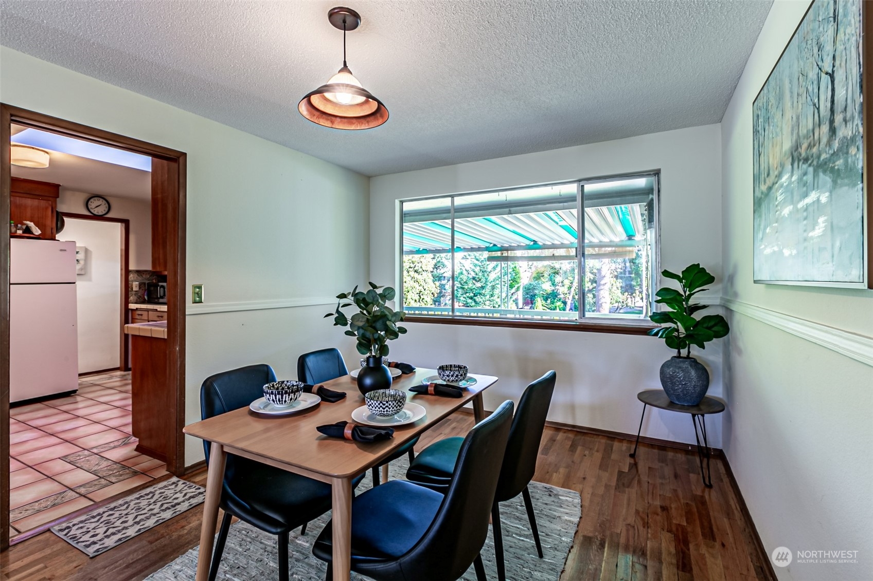 1807 N Vassault Street