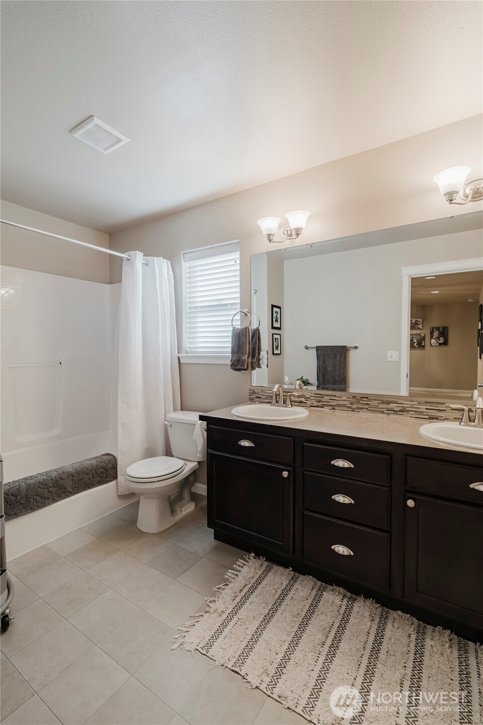 3822 Kingsbury Lane SE