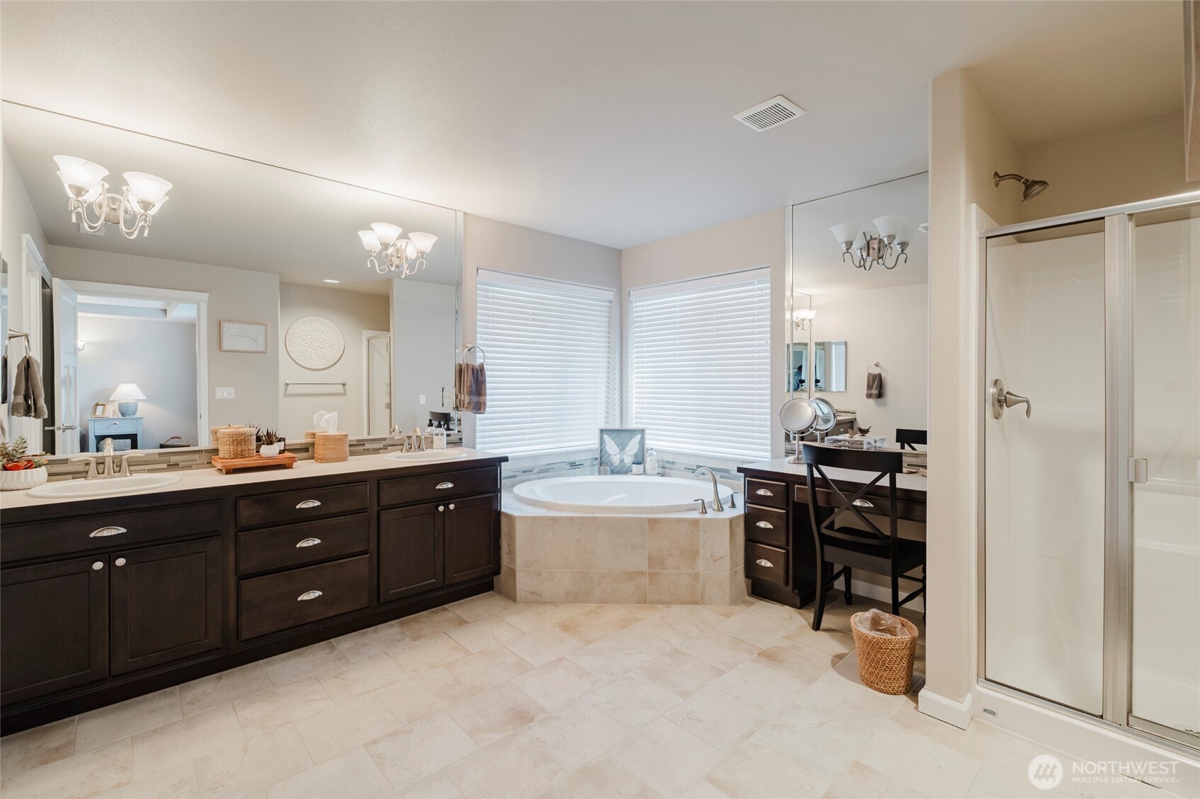 3822 Kingsbury Lane SE