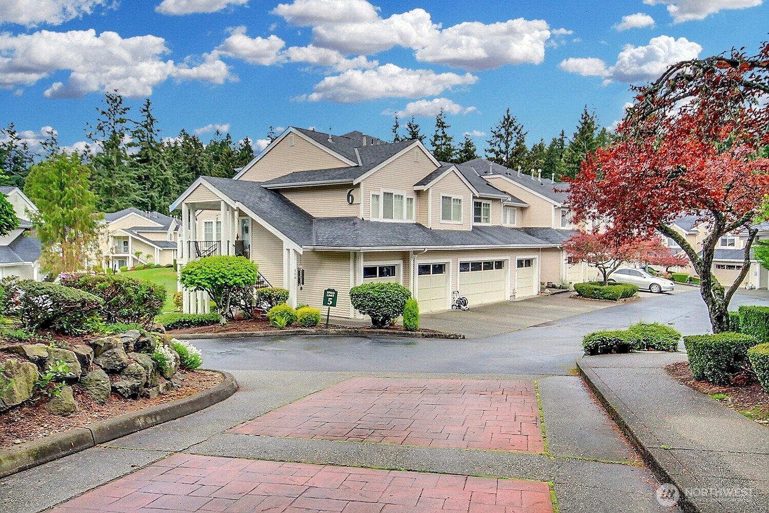 4714 Fairwood Boulevard NE Unit: 605