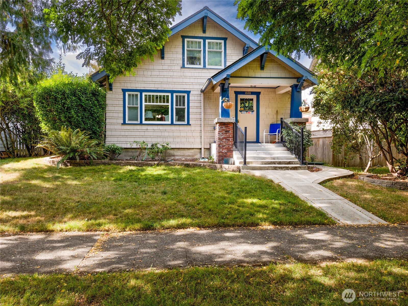 1028 N Oakes Street