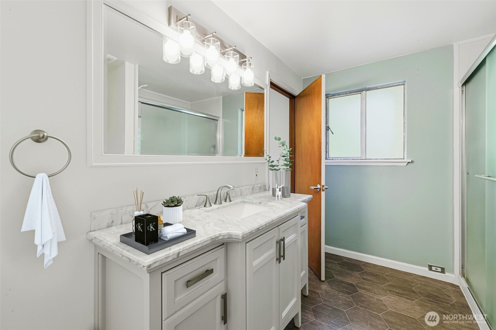 712 NE 198th Street