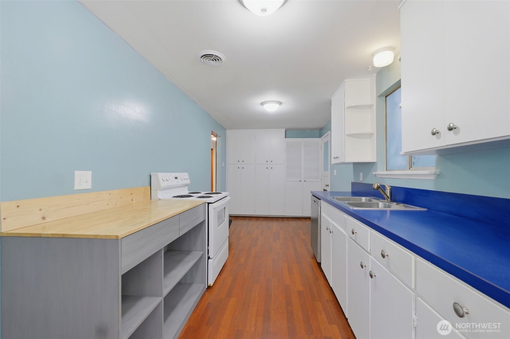 712 NE 198th Street