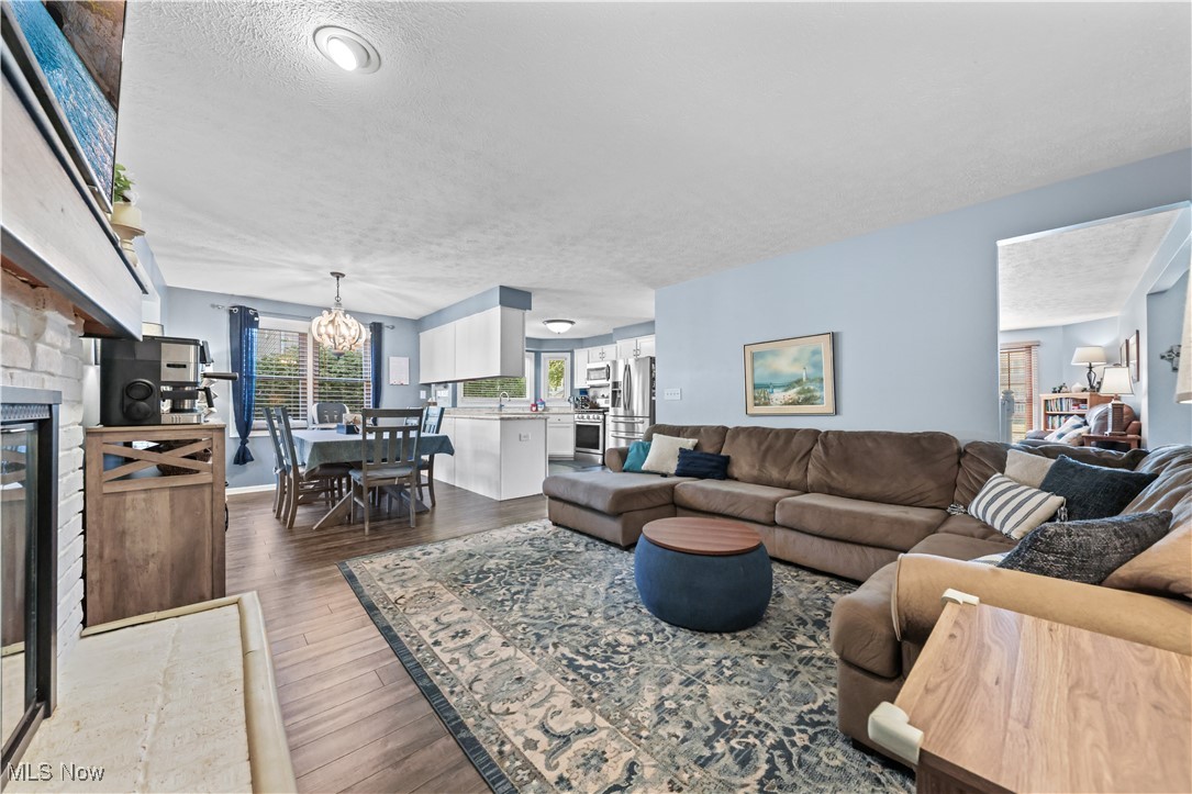 4216 Meadow Wood Lane