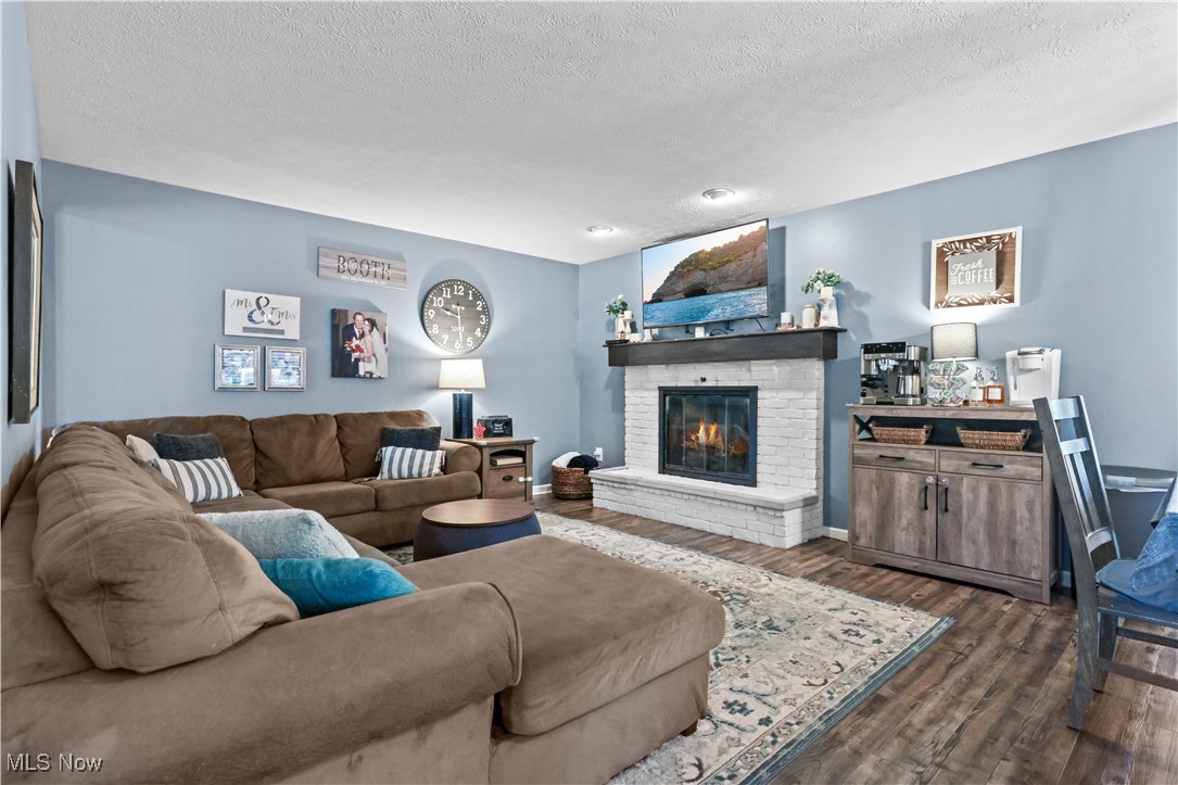 4216 Meadow Wood Lane