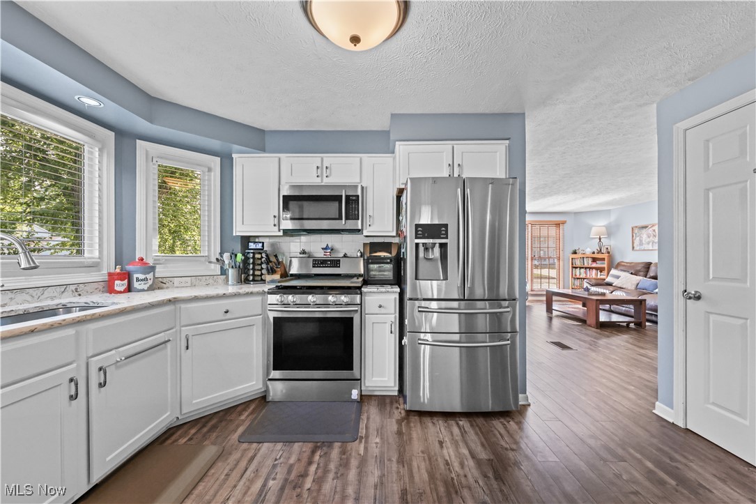 4216 Meadow Wood Lane