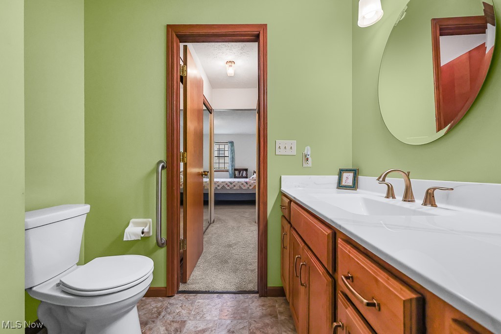 1033 Northford Court