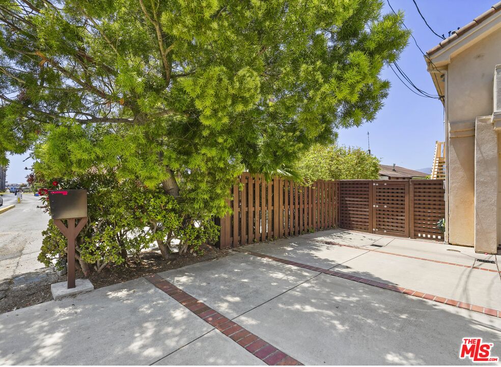 29355 Heathercliff Rd Unit: GuestHouse