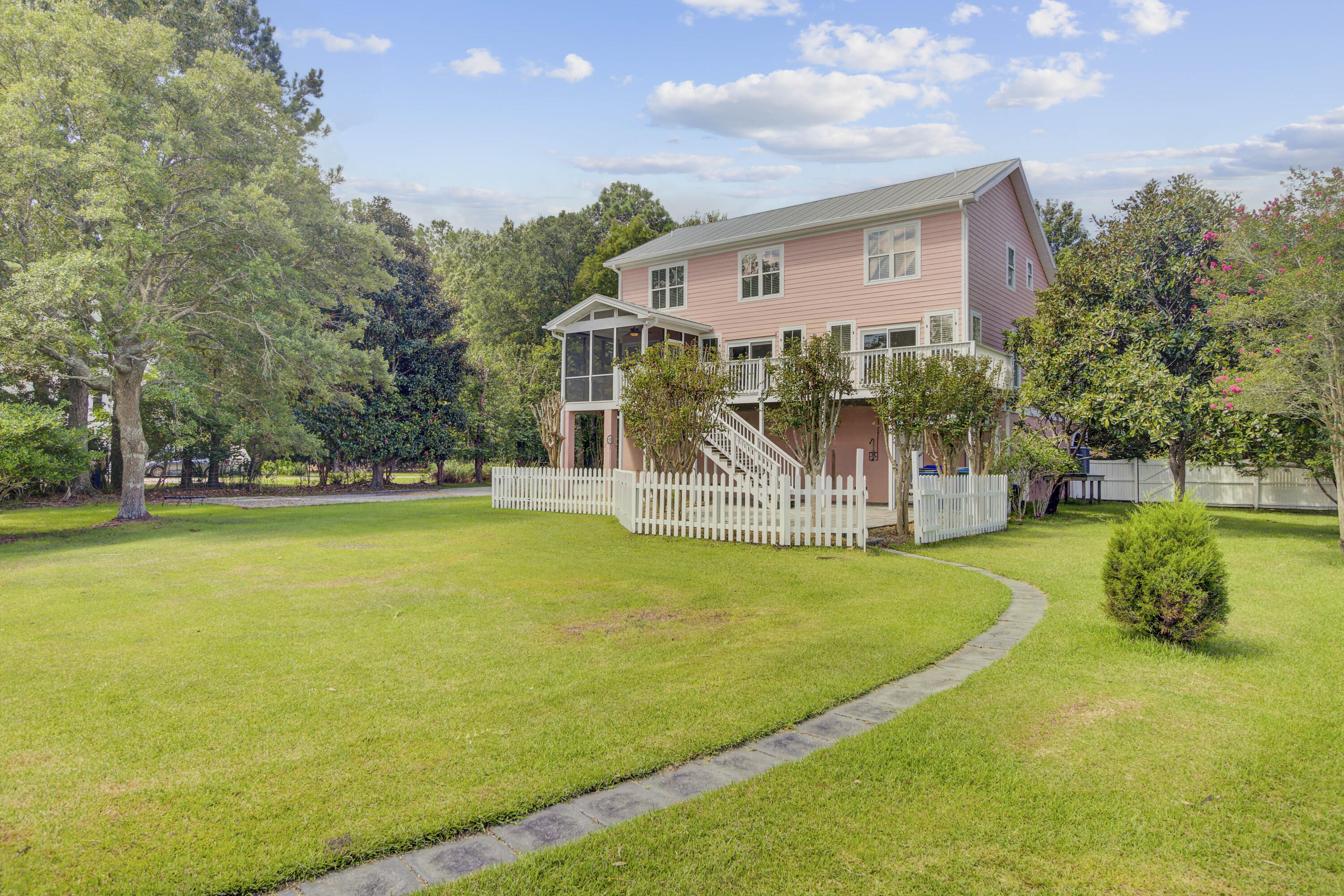 470 Commonwealth Road