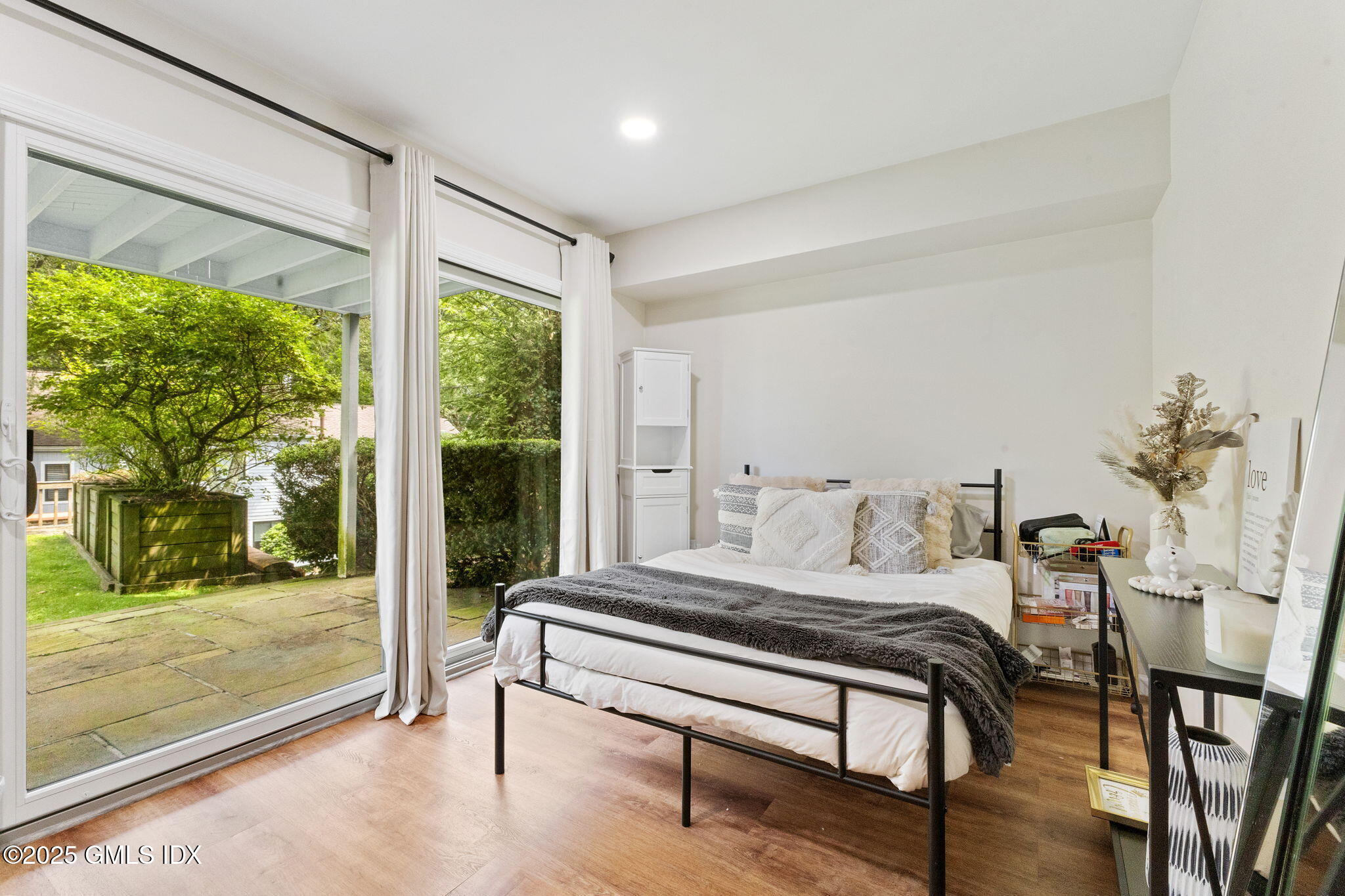 104 W River, 104