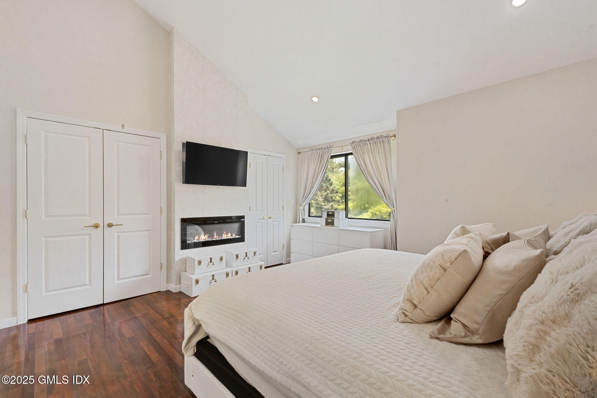 104 W River, 104