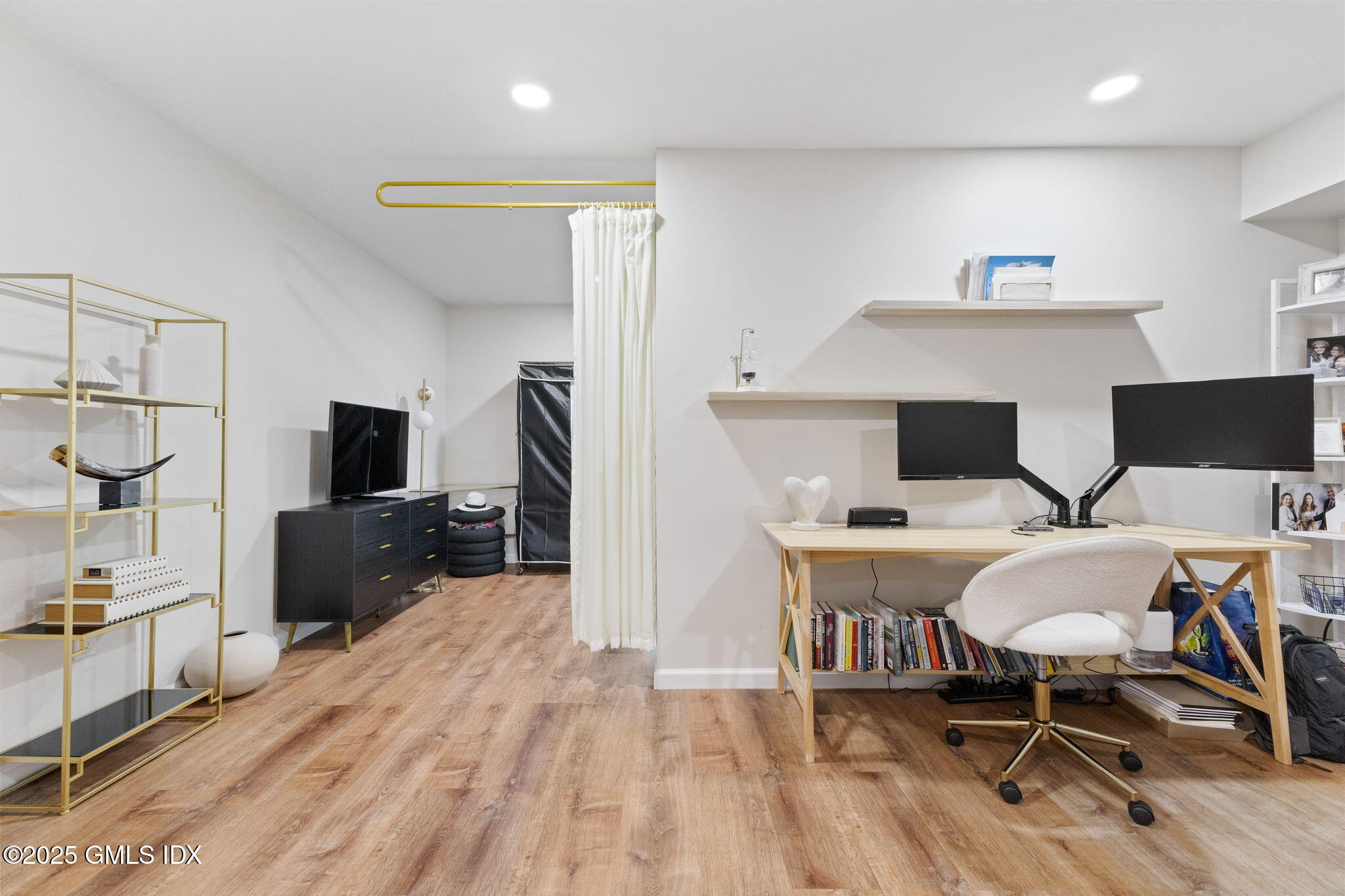 104 W River, 104