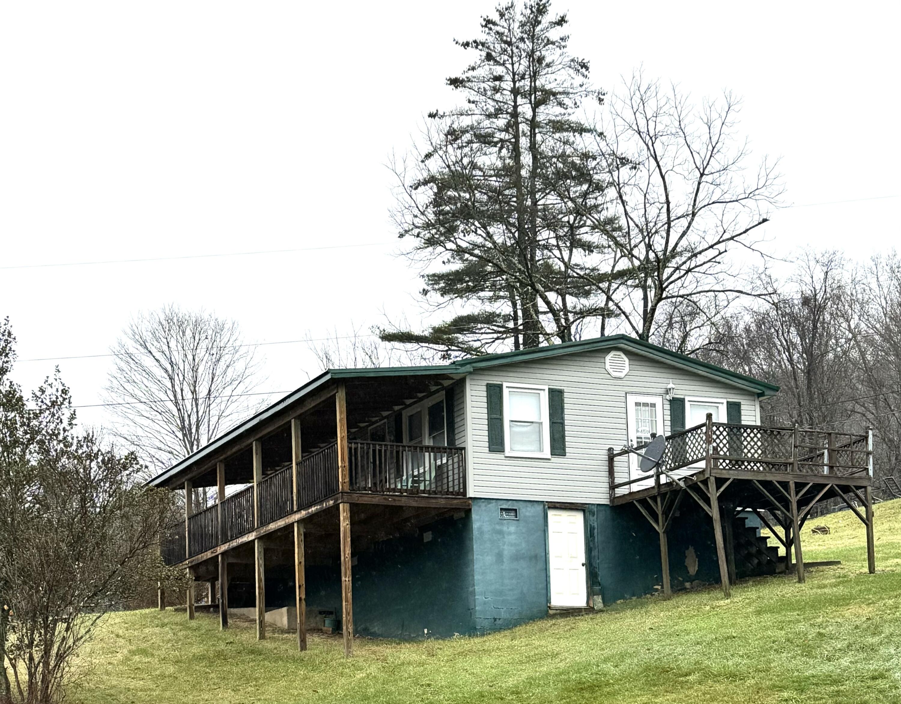 225 Charmco Baptist Church Rd