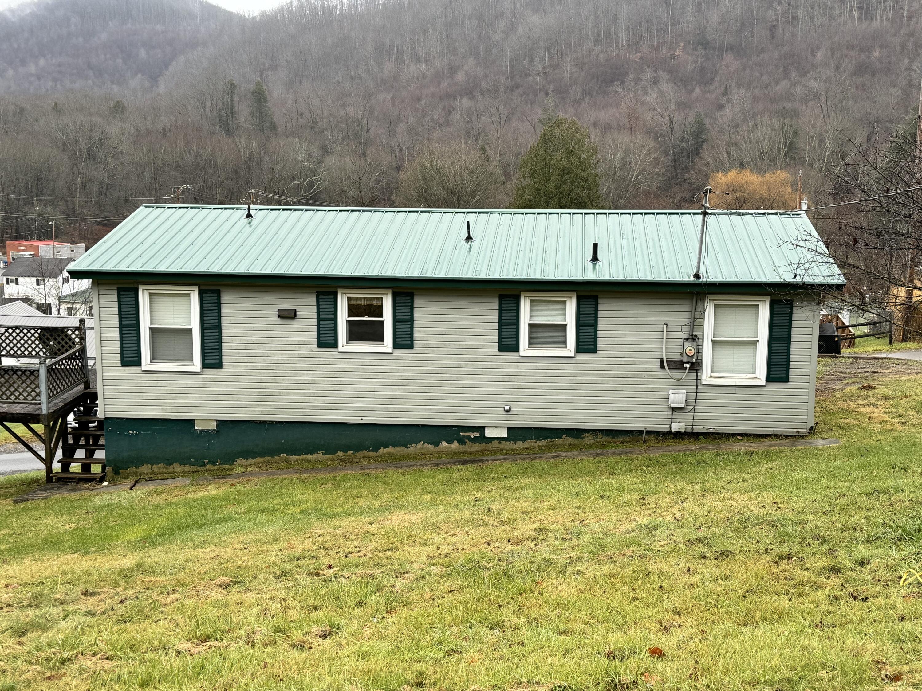 225 Charmco Baptist Church Rd