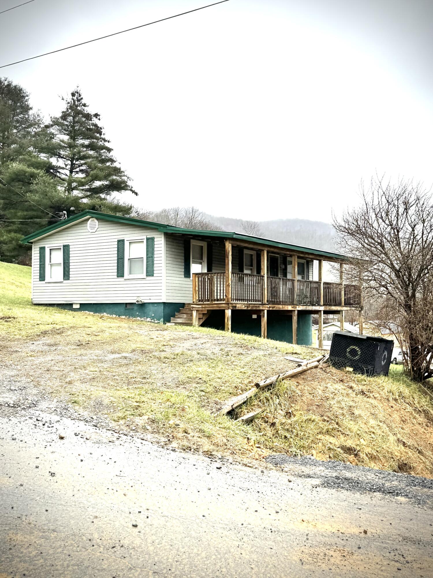 225 Charmco Baptist Church Rd