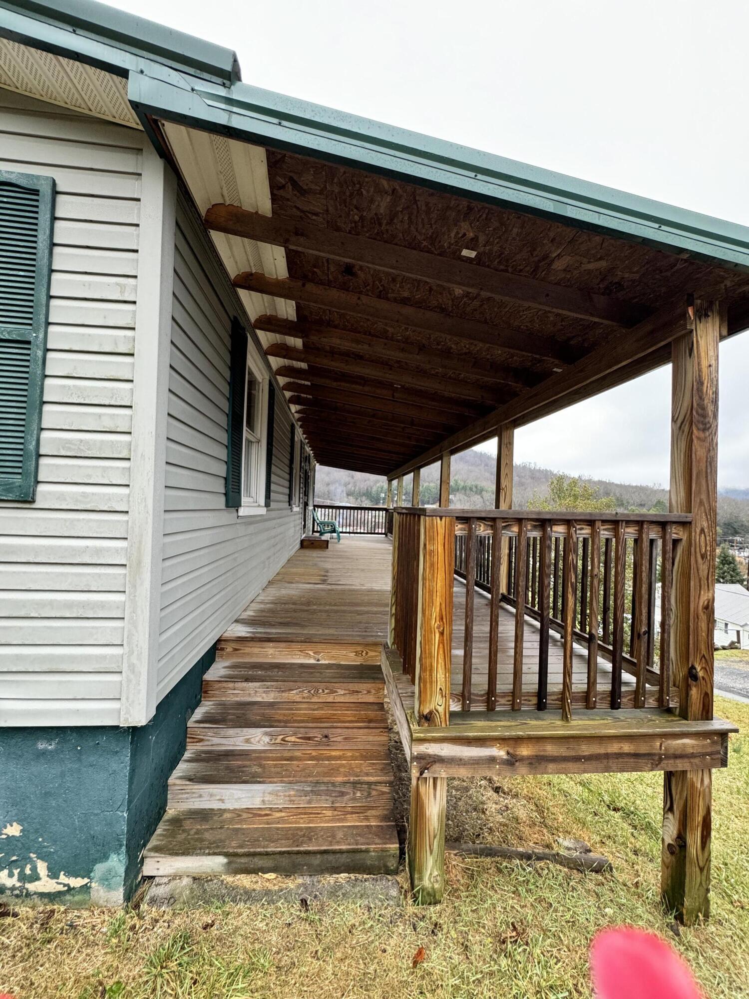 225 Charmco Baptist Church Rd