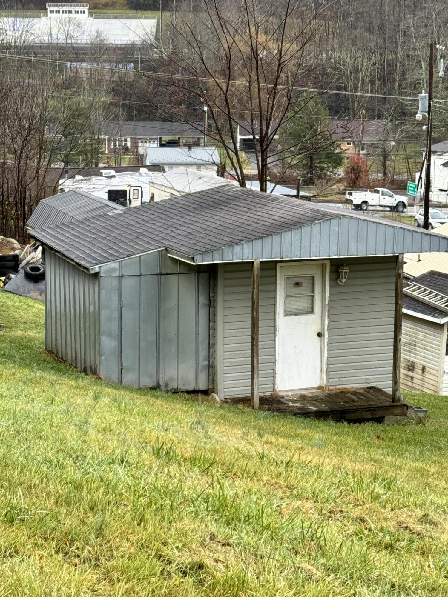 225 Charmco Baptist Church Rd