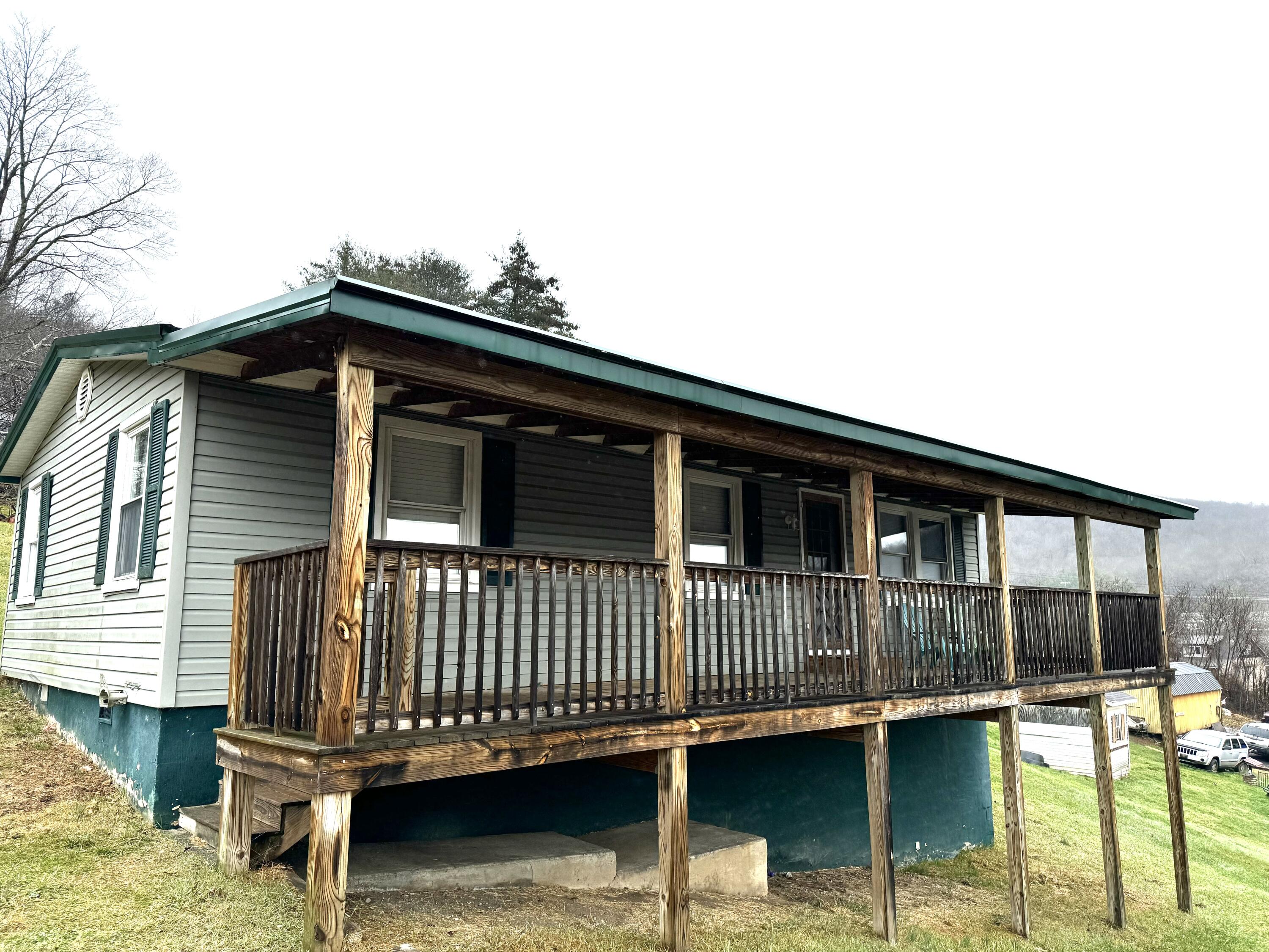 225 Charmco Baptist Church Rd