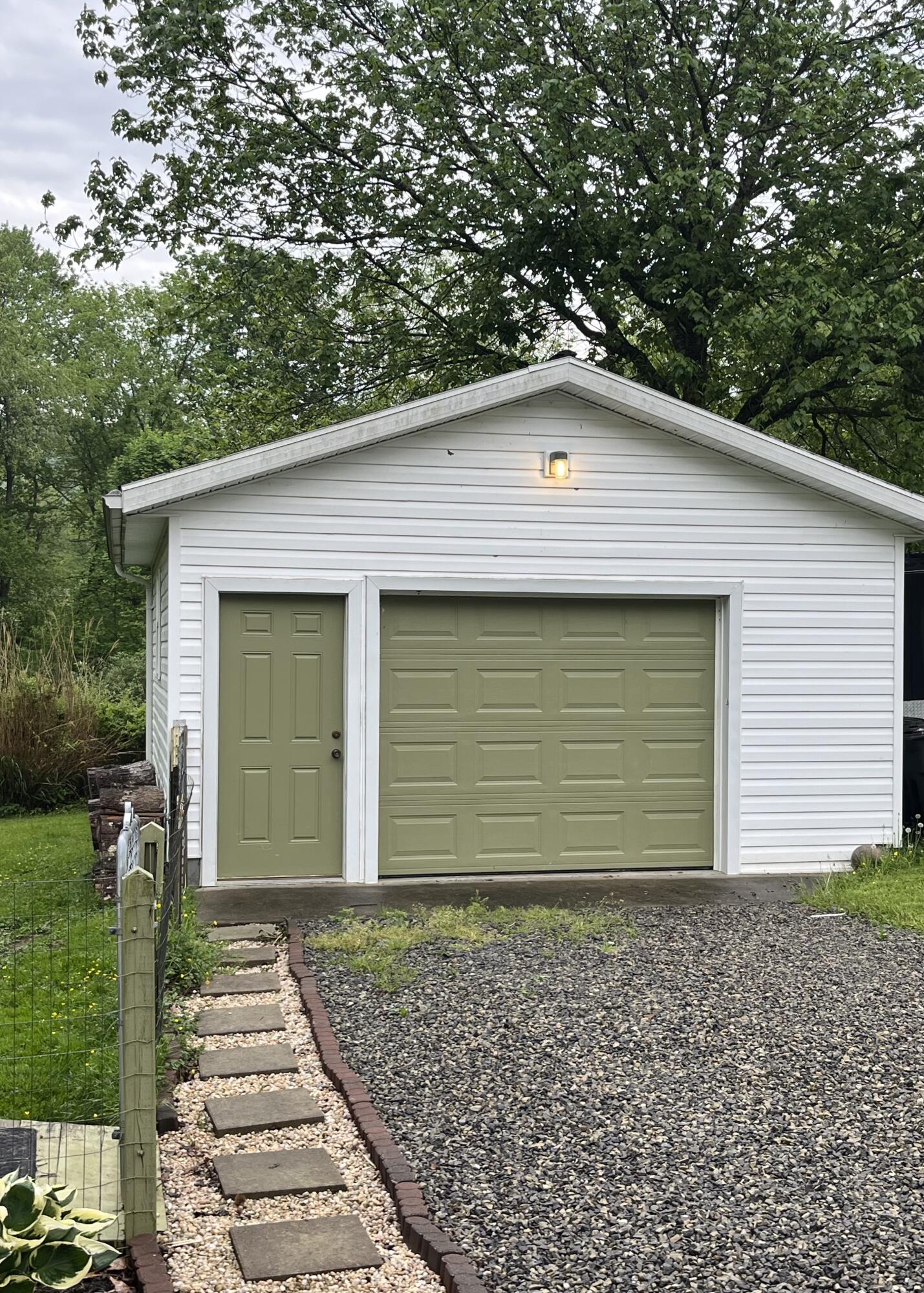 323 Town Mountain Rd