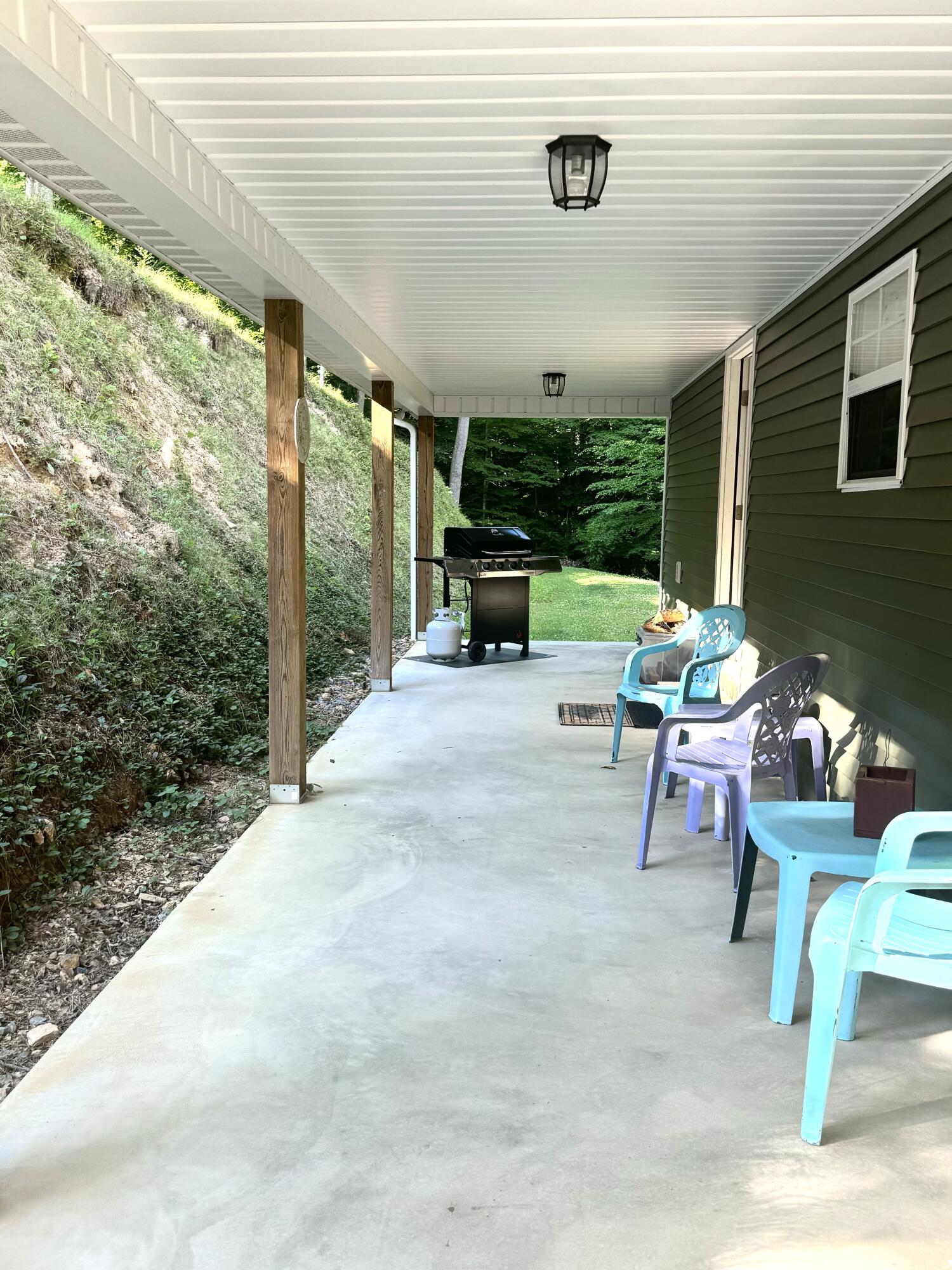 1168 Broad St (Off Salmon Run Rd)