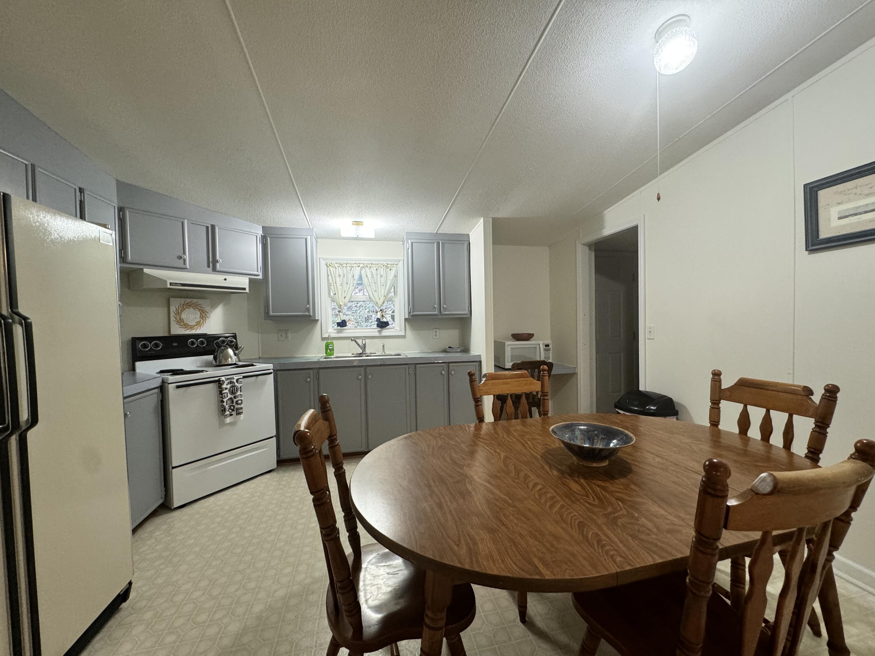 1168 Broad St (Off Salmon Run Rd)