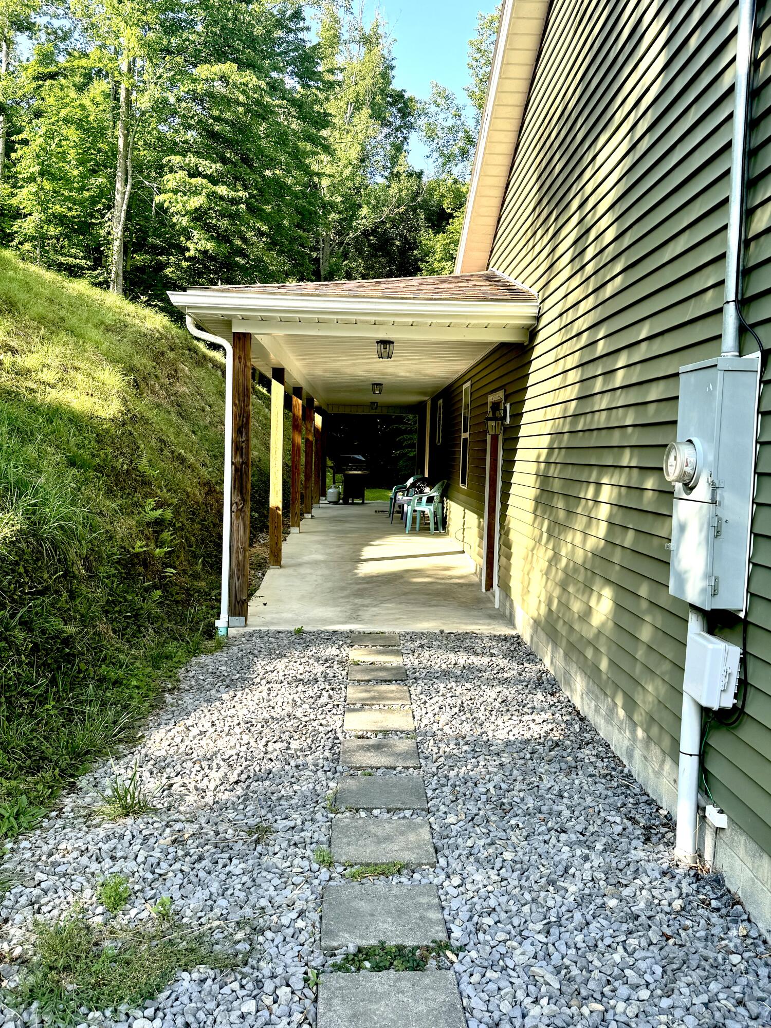 1168 Broad St (Off Salmon Run Rd)