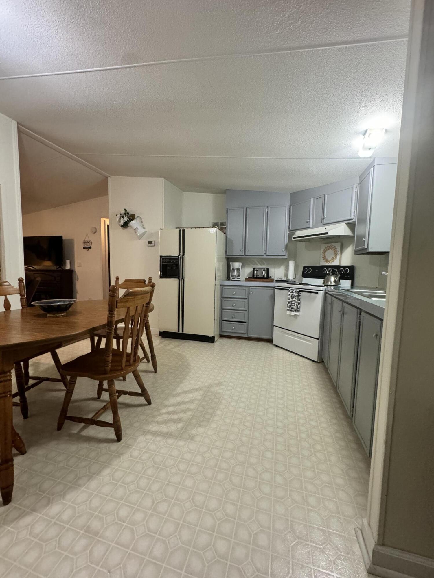 1168 Broad St (Off Salmon Run Rd)