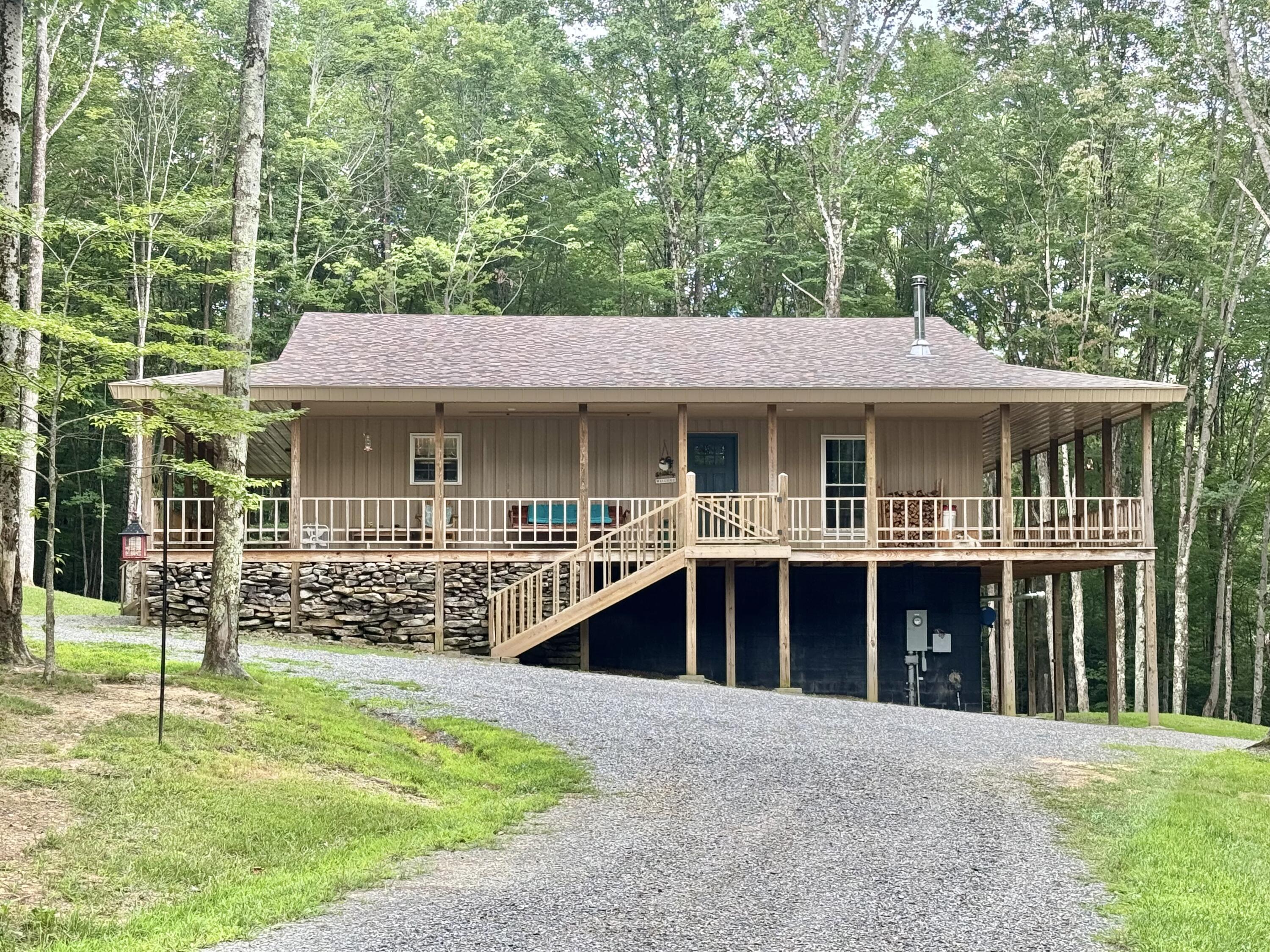 854 Coggins RD