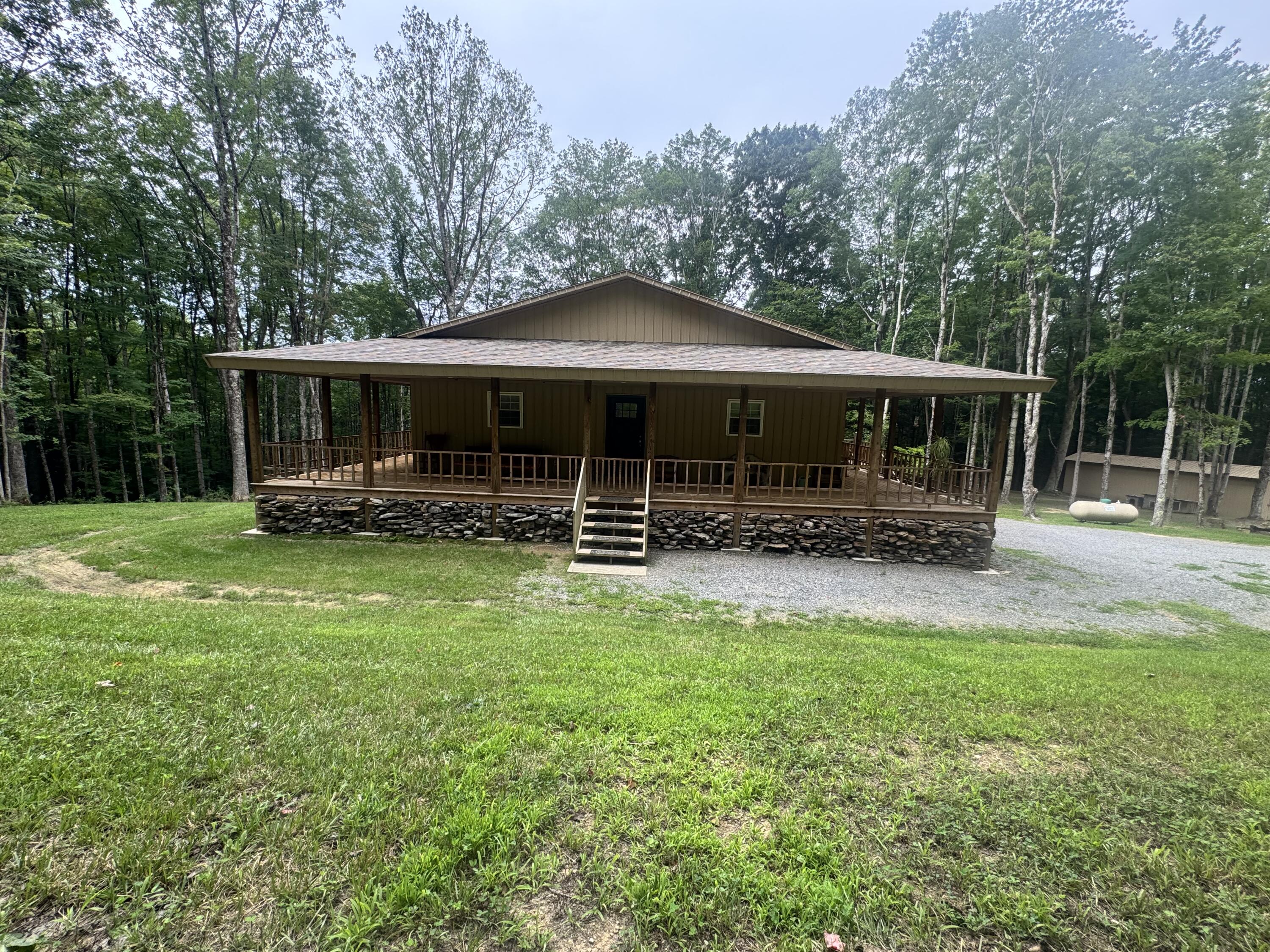 854 Coggins RD