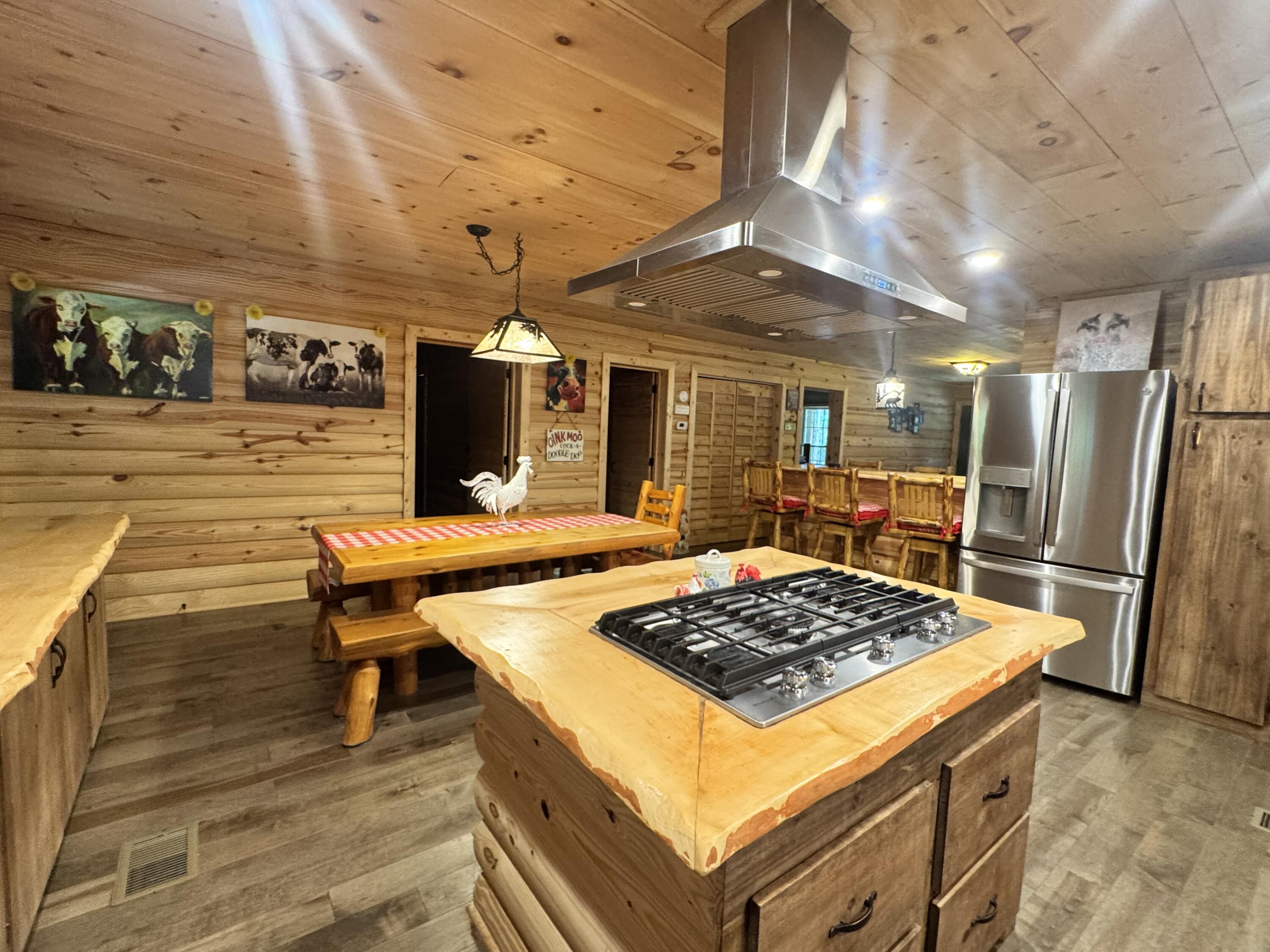 854 Coggins RD