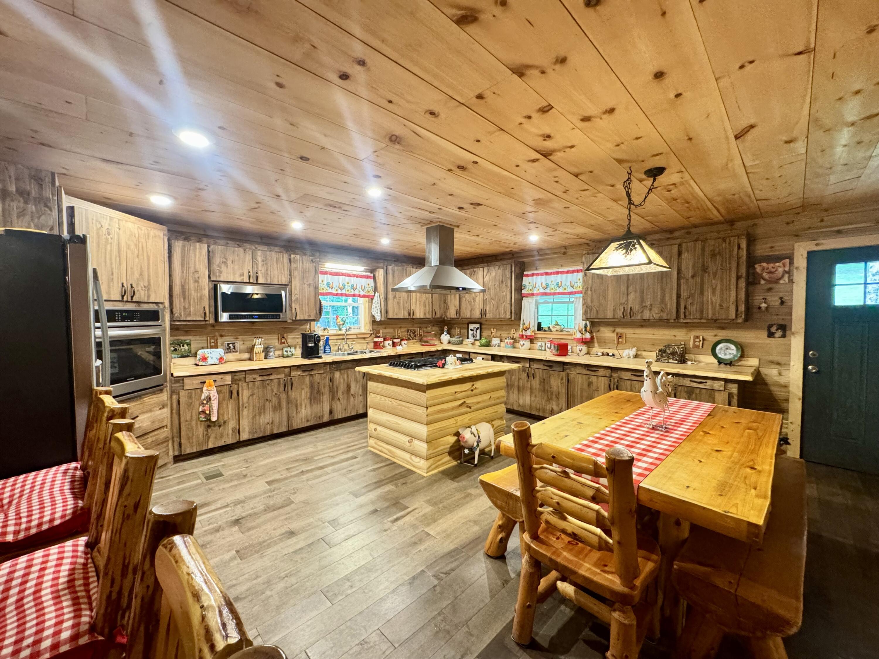 854 Coggins RD